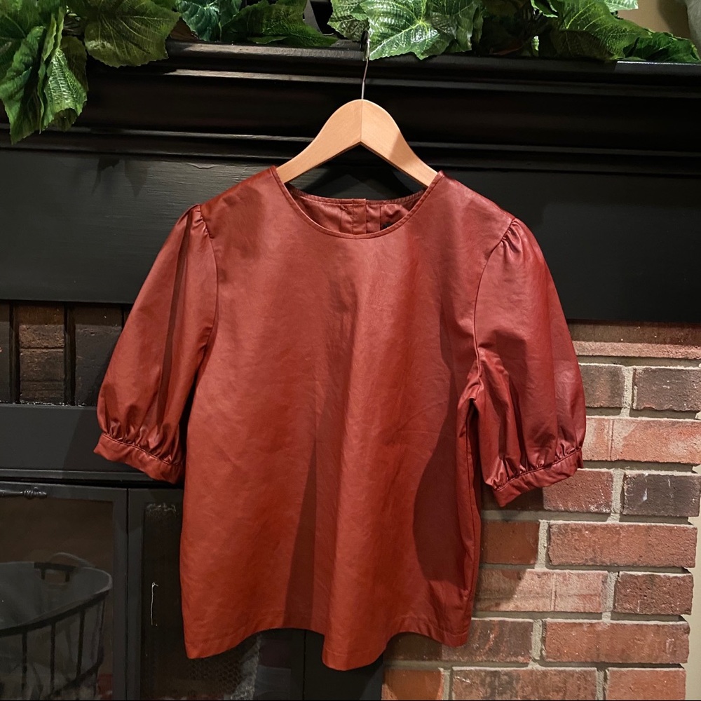Who What Wear Faux Leather Top Size Medium - Picture 3 of 7